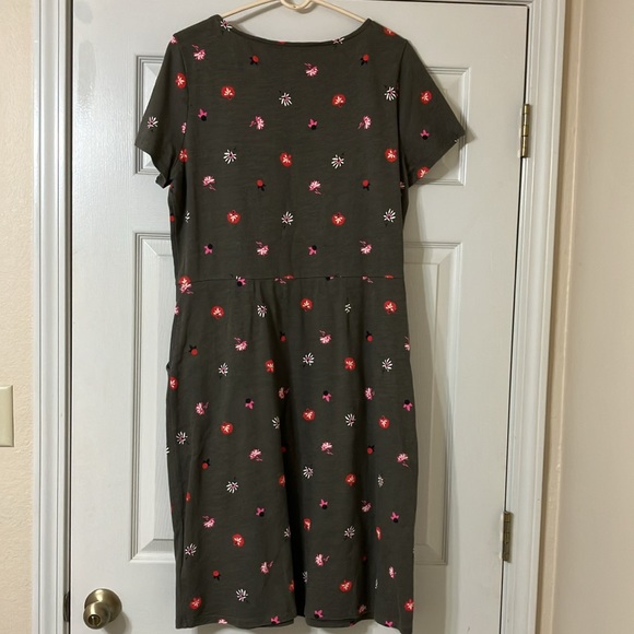 Boden size 12 dress green with flowers and pockets - Picture 5 of 5